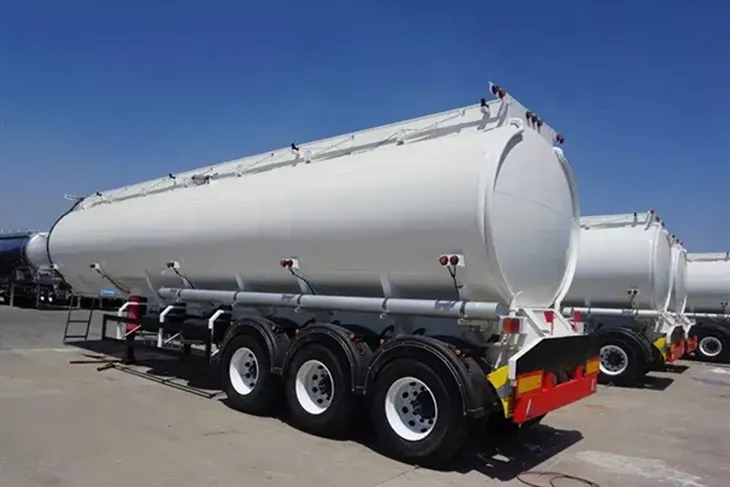 50,000 L Polpriklopnik cisterna za gorivo iz ogljikovega jekla