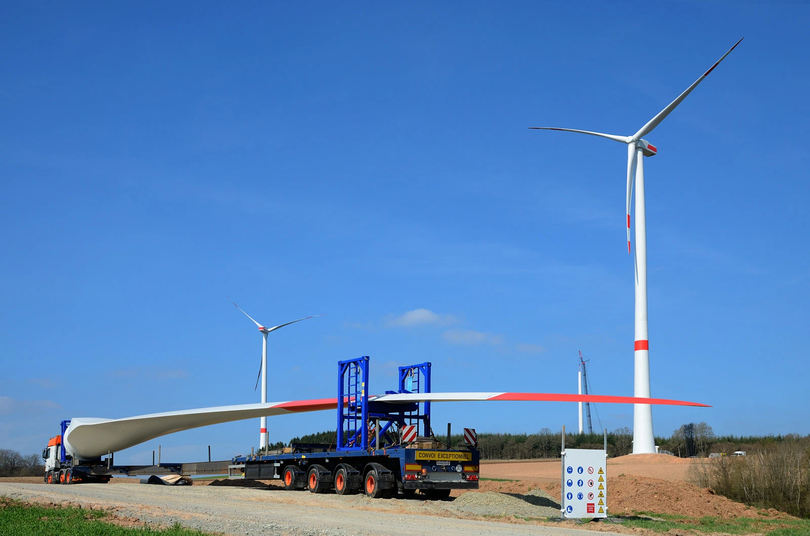 blade delivery at wind farm site blade delivery at wind farm site