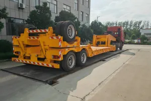 Na Kitajsko izvožena prva 3-osna zložljiva prikolica